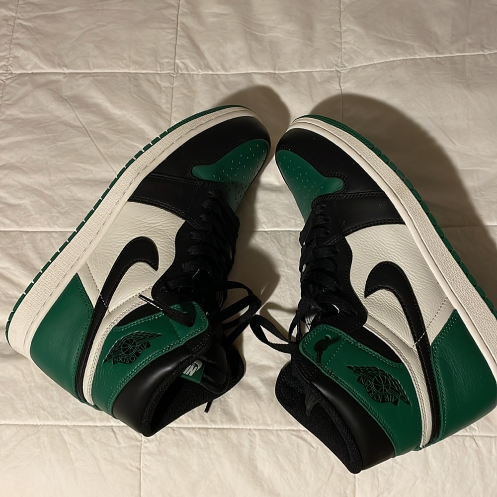 Jordan 1 High Pine Green - Picture 5 of 8